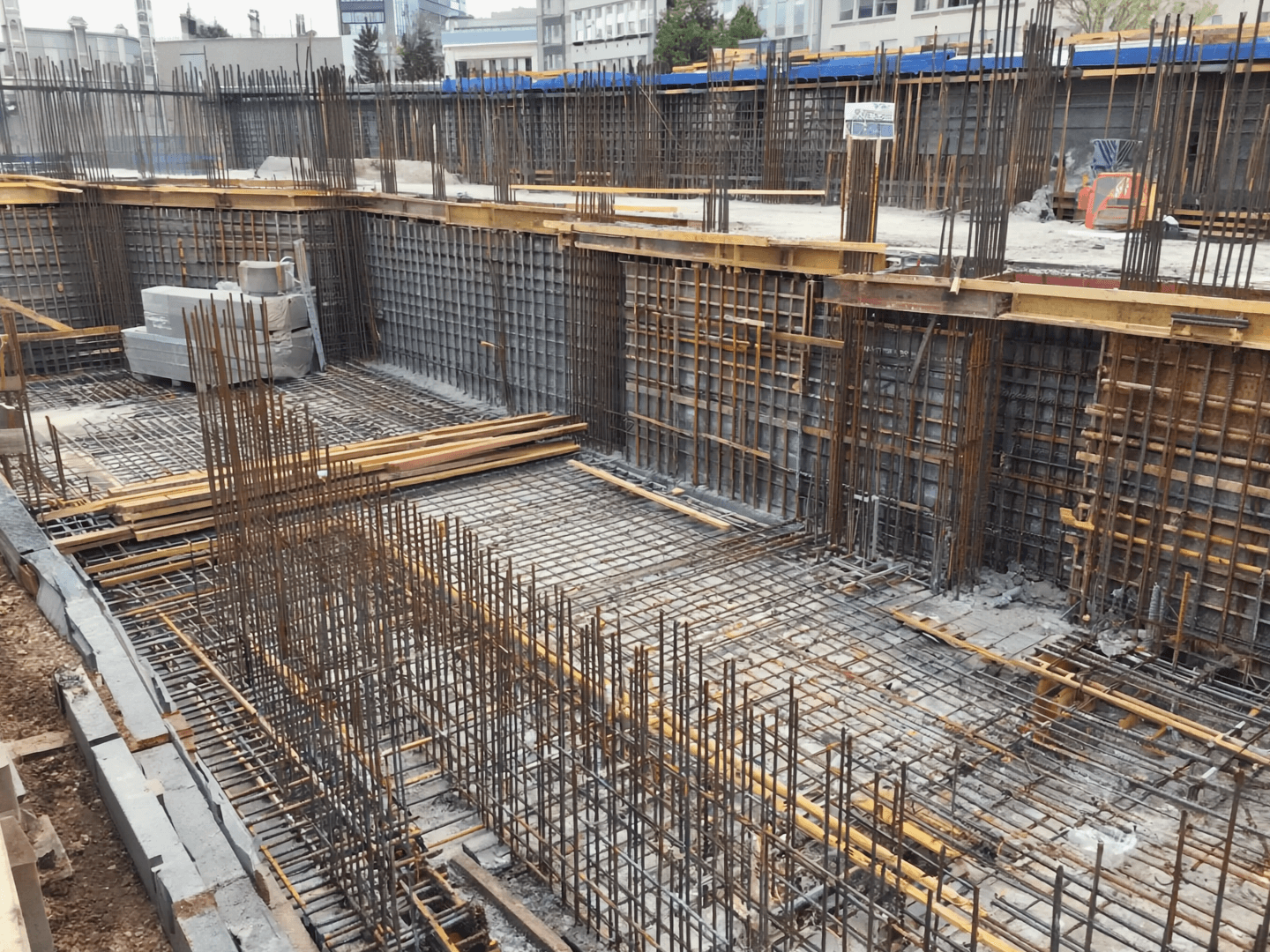 Retaining walls and site structures